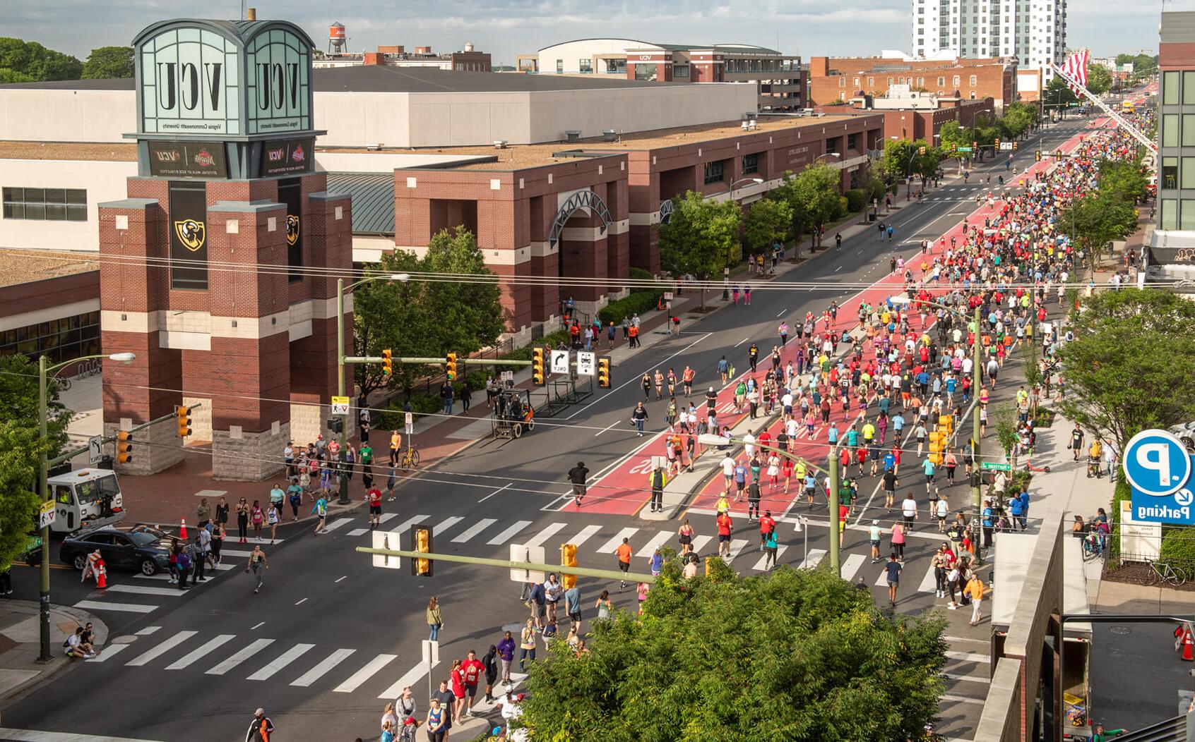 Slide---Broad-Street-Mile